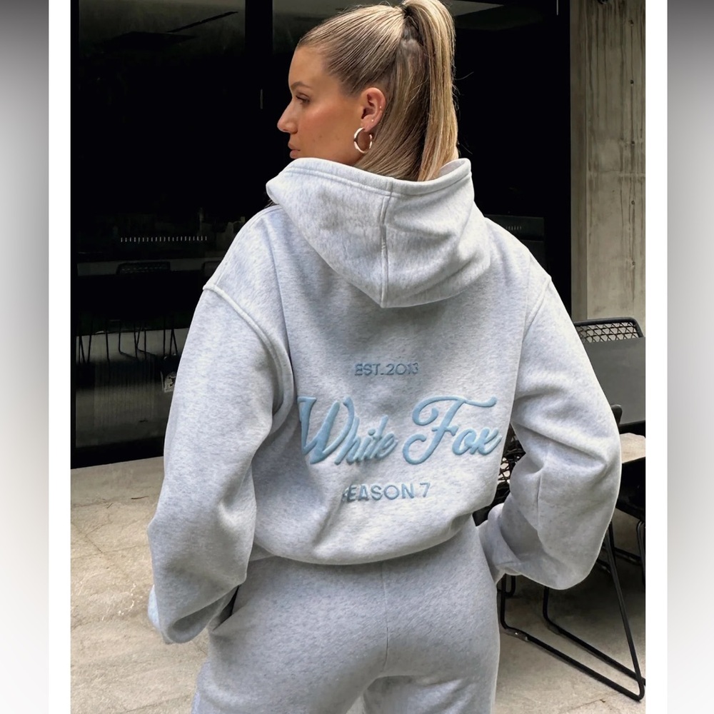 White fox boutique grey hoodie 🤍